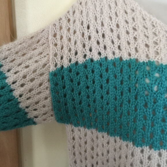 J.J.BASICS reen tan crochet knit roll cuff sweater - Picture 7 of 8